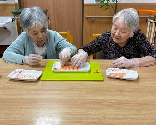 LINE_ALBUM_２階手巻き寿司_260628_100